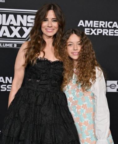 Lilah-Rose Rodriguez with her mother Linda Cardellini